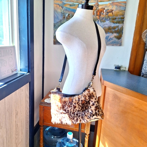 GAL "Fur Trim" Leopard Print Faux Fur Crossbody/Shoulder Bag, FTR50092GB, NWT - Picture 1 of 12